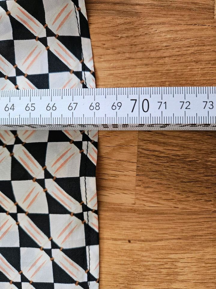 Bluse Kurzarm XL 46 geometrischen Muster in Putbus