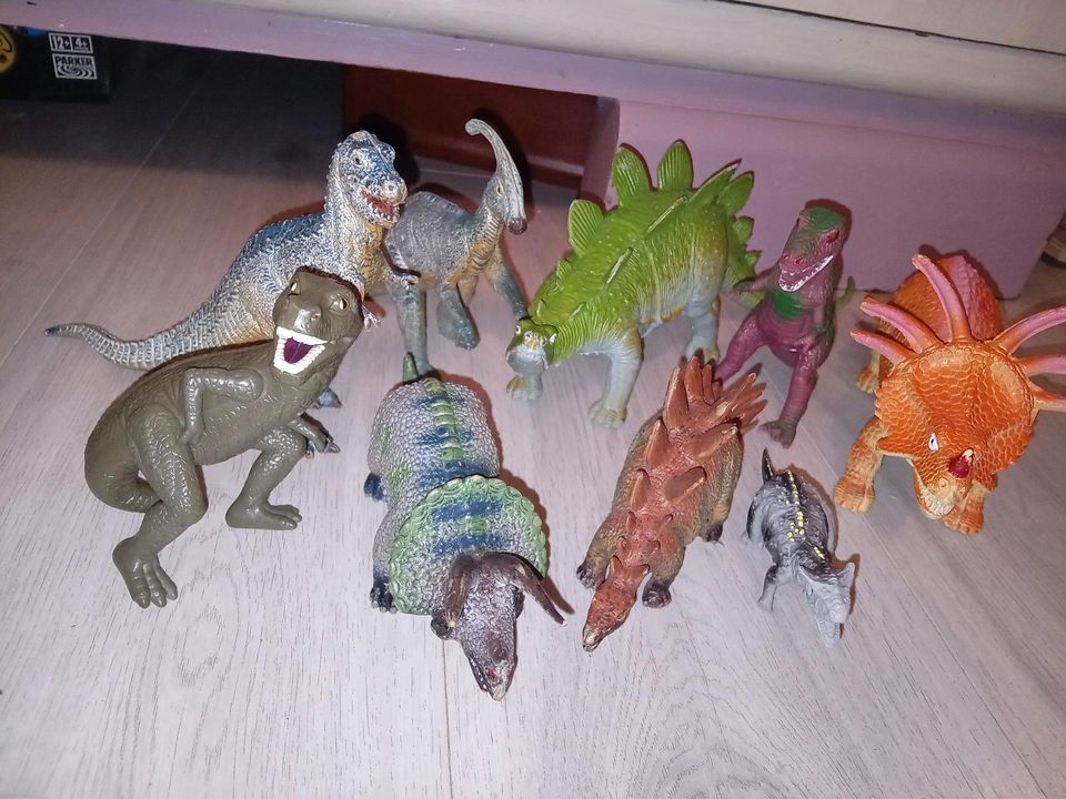 Spielzeug Dinosaurier 9stück in Herne