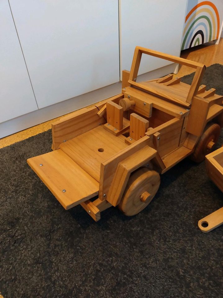 Holz Spielzeug Geländewagen mit Anhänger in Lohe-Rickelshof