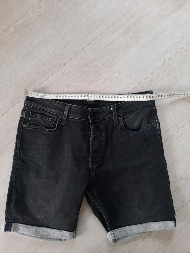 Jack & Jones kurze Jeans Bermuda/Short Gr. M Regular schwarz in Klein Offenseth-Sparrieshoop