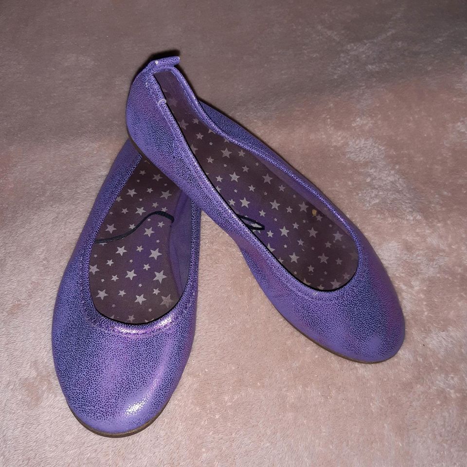 Mädchen Schuhe Slipper Halbschuhe Gr.33 lila Ballerinas in Bad Neustadt a.d. Saale