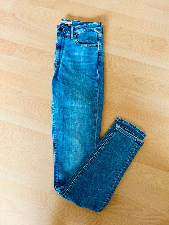 Levi's High Rise Skinny 721 blau hellblau 26 Jeans Röhrenjeans in Rheinstetten