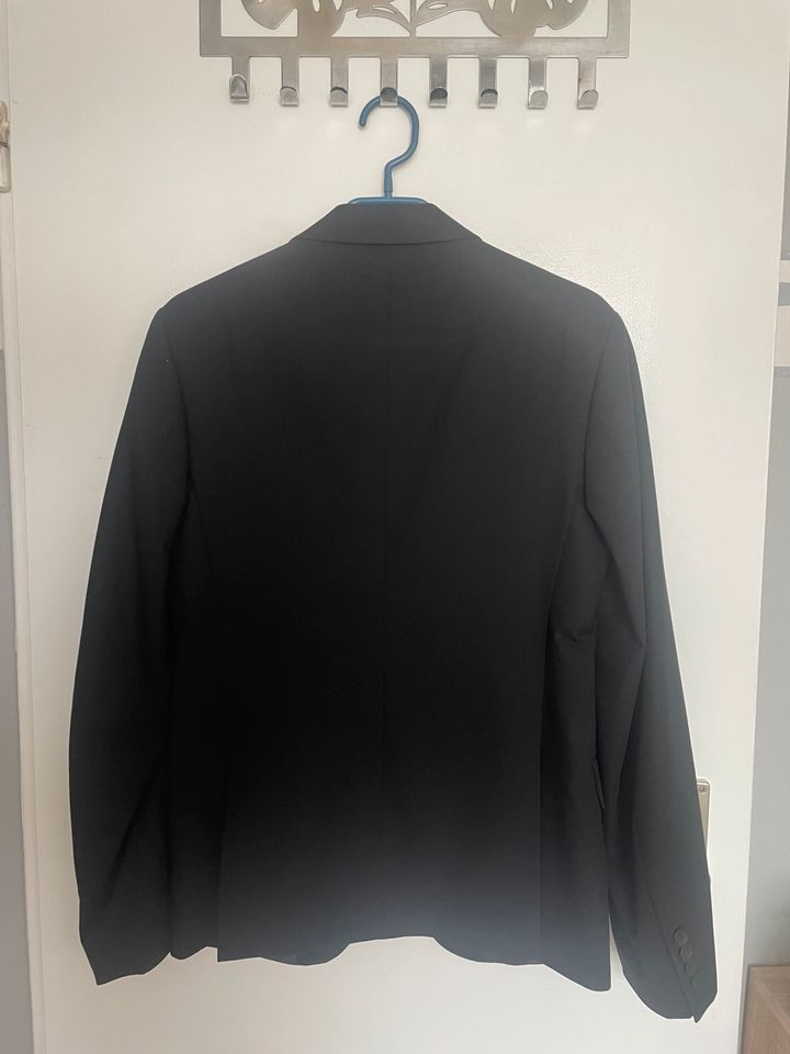 Schwarze Anzugsjacke in Rüsselsheim