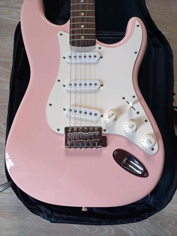 Fender Squier Shelly Pink Squirestrat Gitarre E-Gitarre in Gattendorf