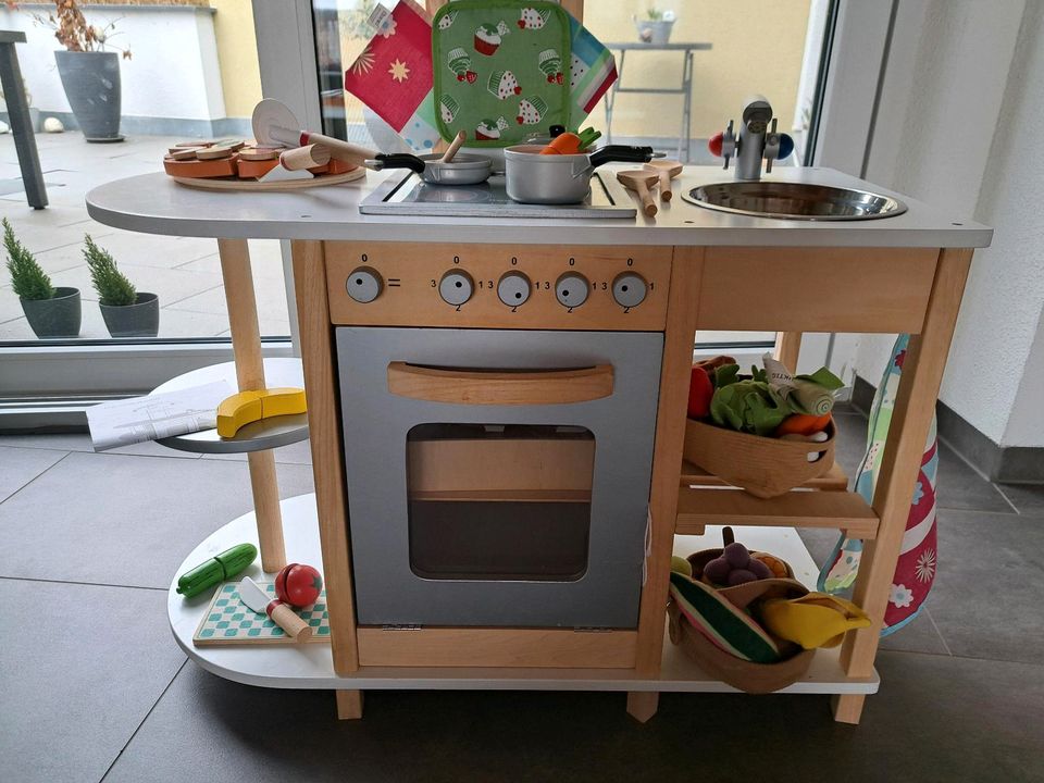 Moderne Kinderküche aus Holz neuwertig in Gerolzhofen