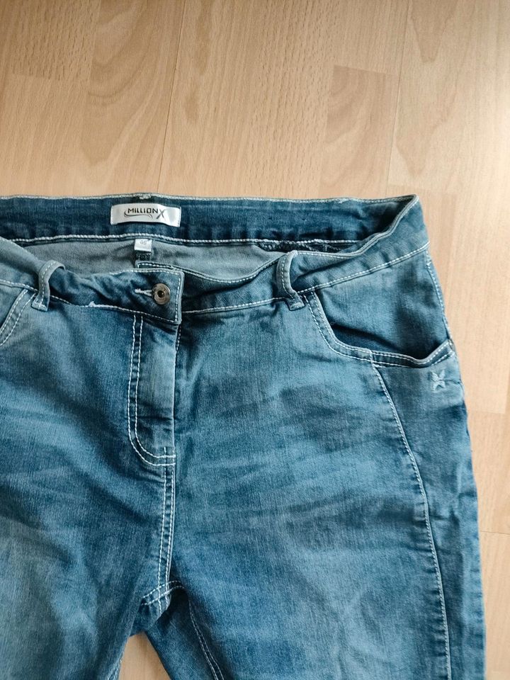 Million Shorts Jeans Hose 46 mit Push Up Damen Blau neuwertig in Völklingen