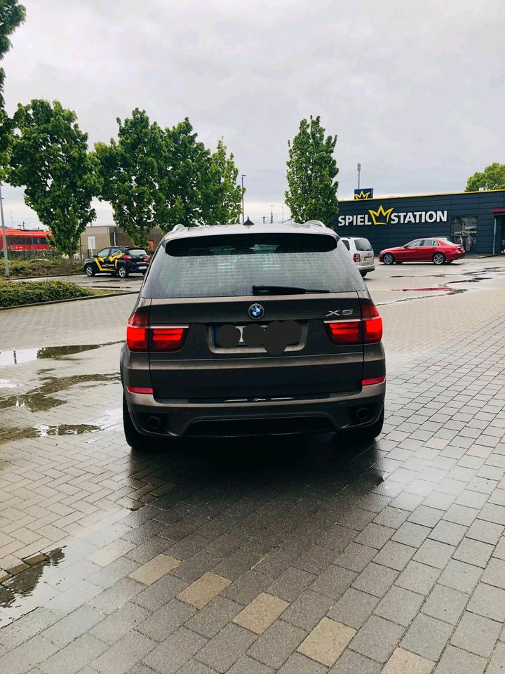 BMW X5 E70 X-Drive 40d M Paket Top Zustand (Motor ist neu) in Gelsenkirchen