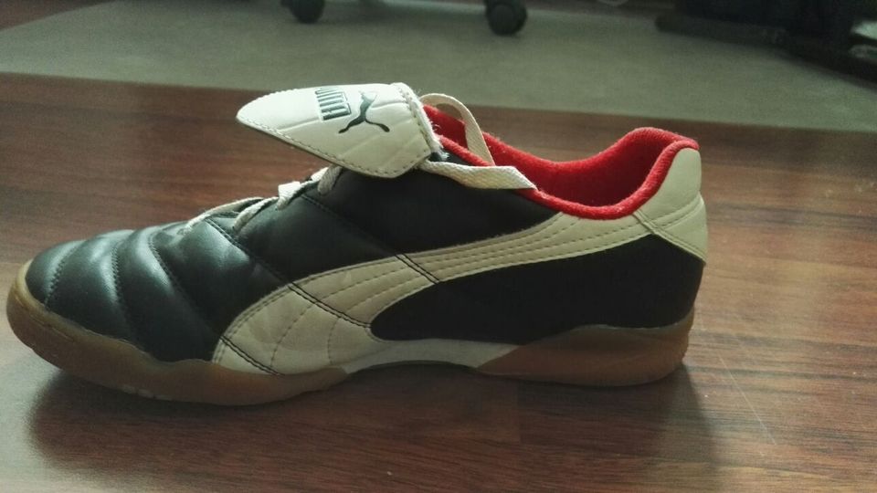 Puma Sportschuhe - Größe 39 in Naumburg 