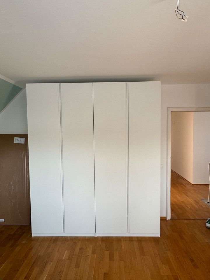 IKEA PAX Schrank Ab und Aufbau Service - Möbel Montage - PAX Umzug - Schrank Montage - Montage Service - Lampen installieren - Möbelmontage in Hamburg