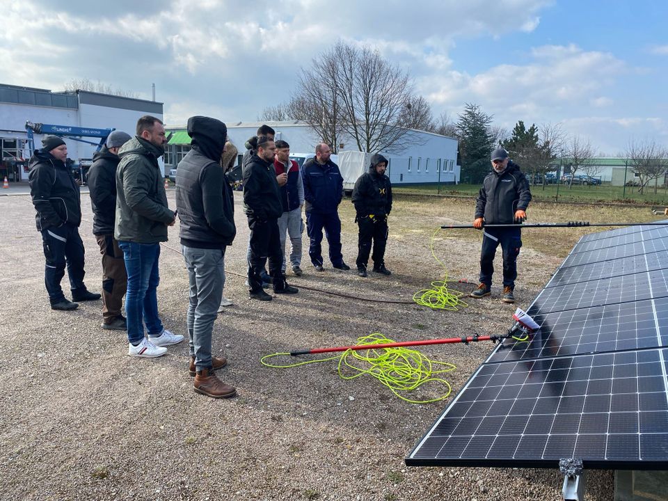 Solaranlagen Reiniger, Beruf mit Zukunft für Solo-Selbstständige in Erfurt
