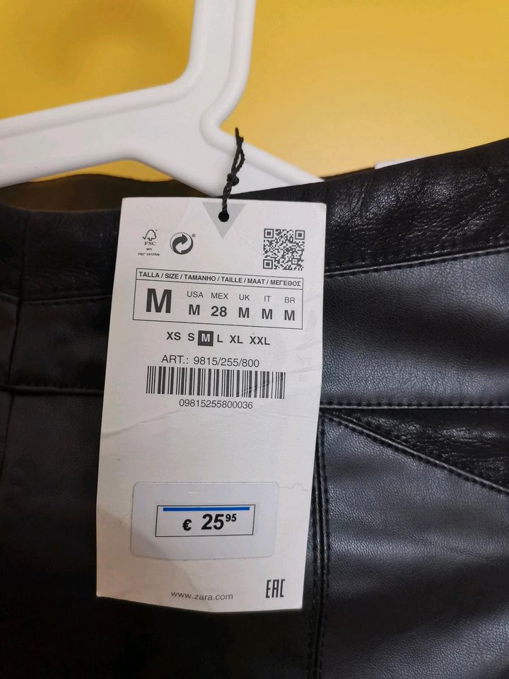 NEU ZARA Damenhose leder Kleidung in Magdeburg