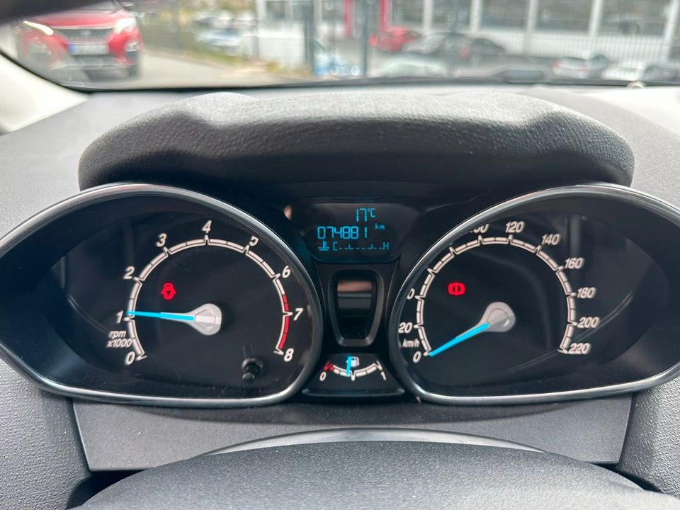Ford Fiesta Titanium Sitzheizung Parkpilot vo hi Navi in Winterberg