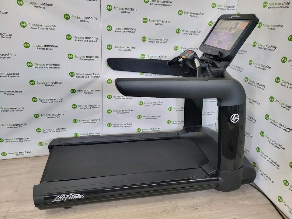 Laufband life Fitness discover SE3 95T FULL HD 2020 Baujahr in Berlin