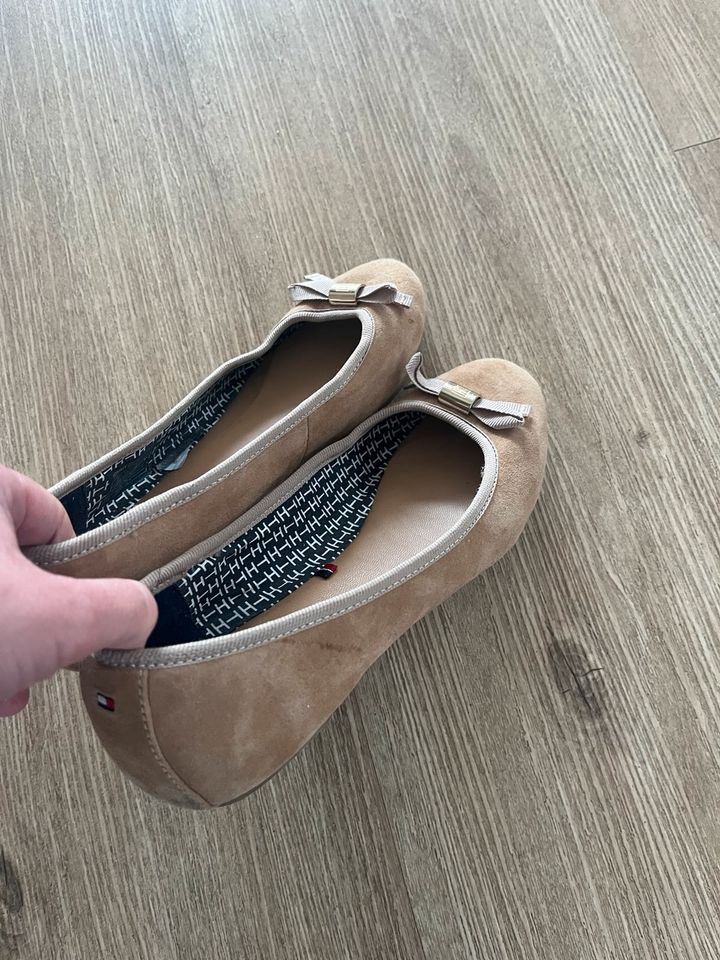 Tommy Hilfiger Ballerinas Beige Gr. 37 in Krefeld