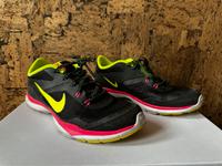 NIKE Sportschuhe / Hallenschuhe in 38 Bayern - Mönchberg Vorschau