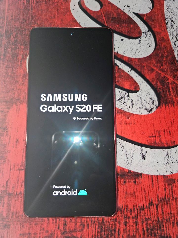 Samsung Galaxy S20 FE in rot in Bönen