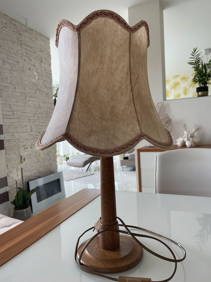 Lampe Höhe 55 cm mit Schalter (Leder) Top Zustand in Göttingen