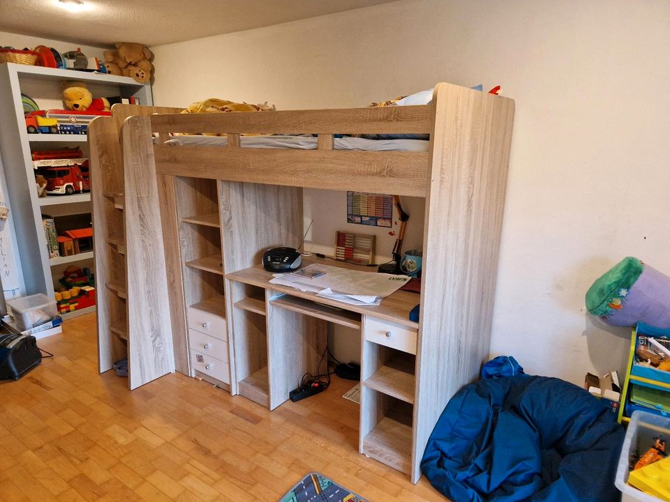 Hochbett mit integrierten Schrank und Schreibtisch in Wadersloh