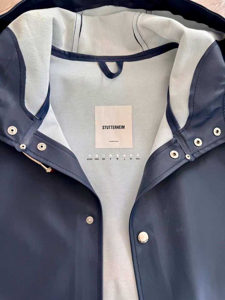 Stutterheim Raincoat Stockholm Navy in XS in Düsseldorf