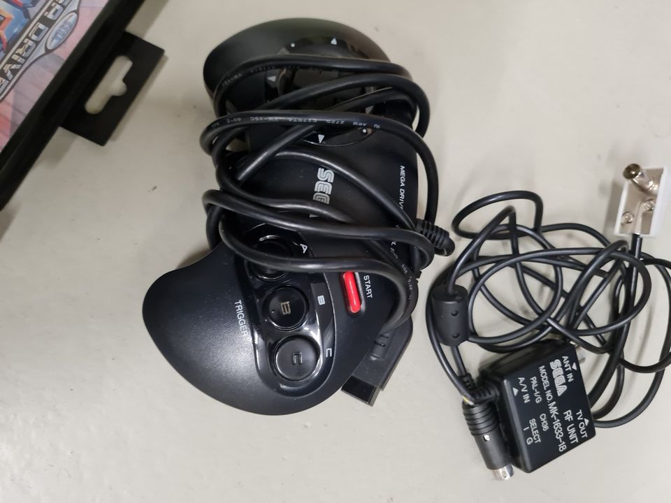 Sega Mega Drive II  mit 7 Spielen in Erftstadt