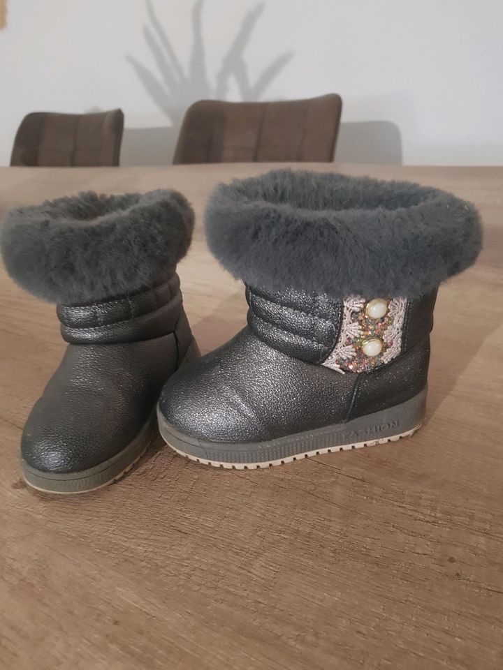 Stiefel- Winterschuhe Gr(24) in Neubrandenburg