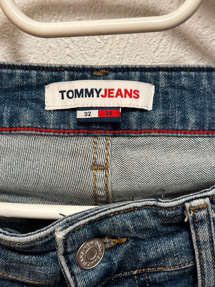 Tommy Jeans;  32/34 in Neubulach