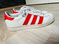 Adidas Sneaker low weiß rot Größe 40 Nordrhein-Westfalen - Kreuztal Vorschau