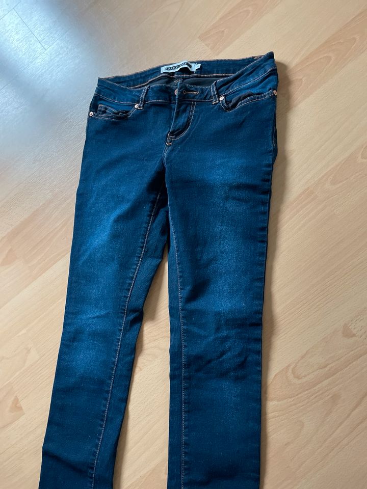 Jeans dunkelblau in Vilsheim