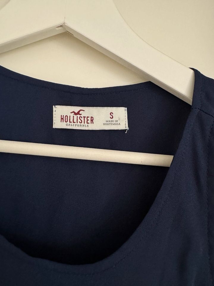 Hollister Top dunkelblau Größe S in Bremen