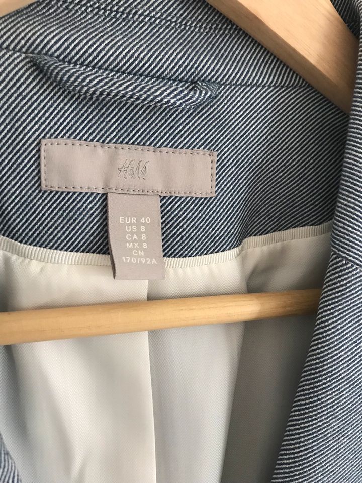 H&M Blazer blau weiß gestreift NEU Gr. 40 in Am Mellensee