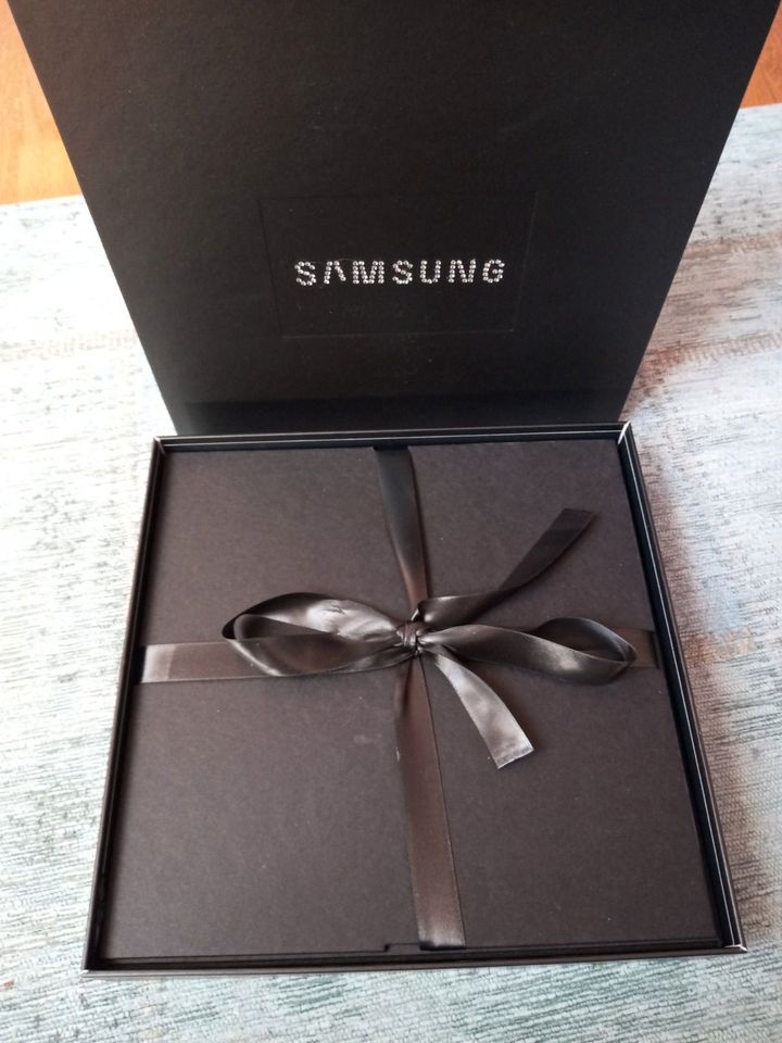 Samsung Swarovski Box / Geschenkbox / Geschenkverpackung in Dresden