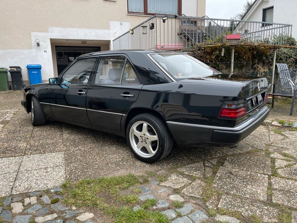 Mercedes Benz w 124 in Seeheim-Jugenheim