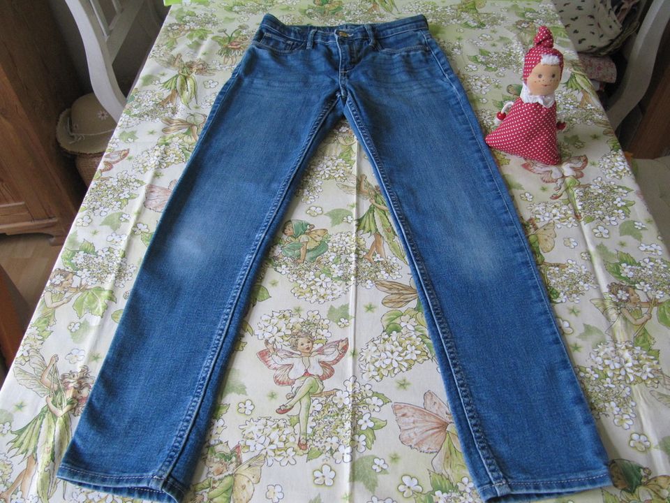 Hose Jeans H&M 140 mittel blau top in Weimar