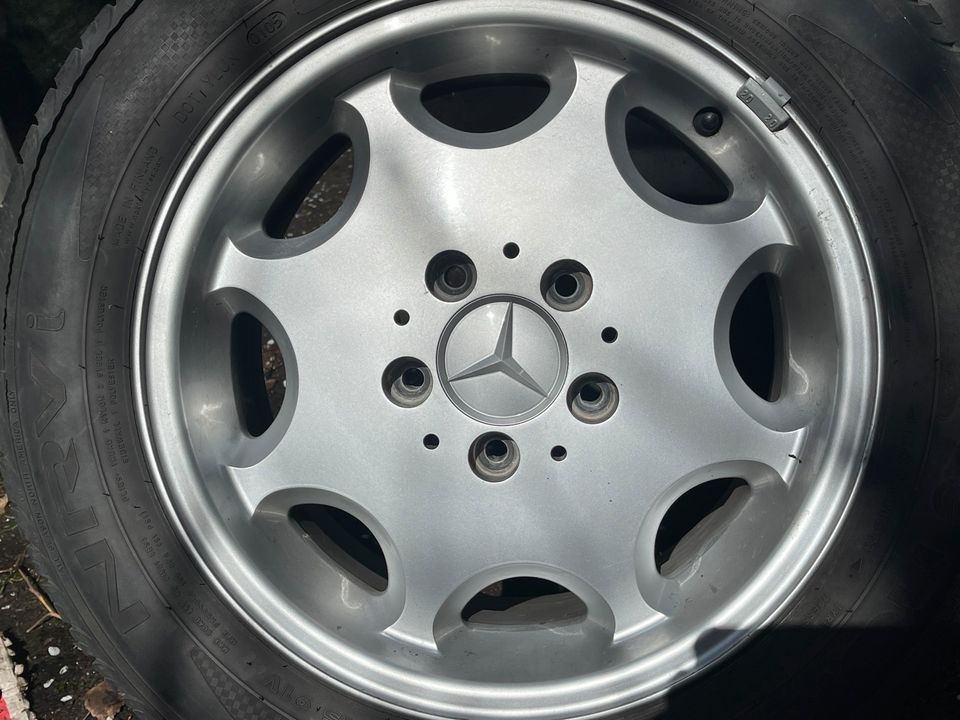Mercedes Alufelgen mit Reifen C  Klasse in Wiesbaden