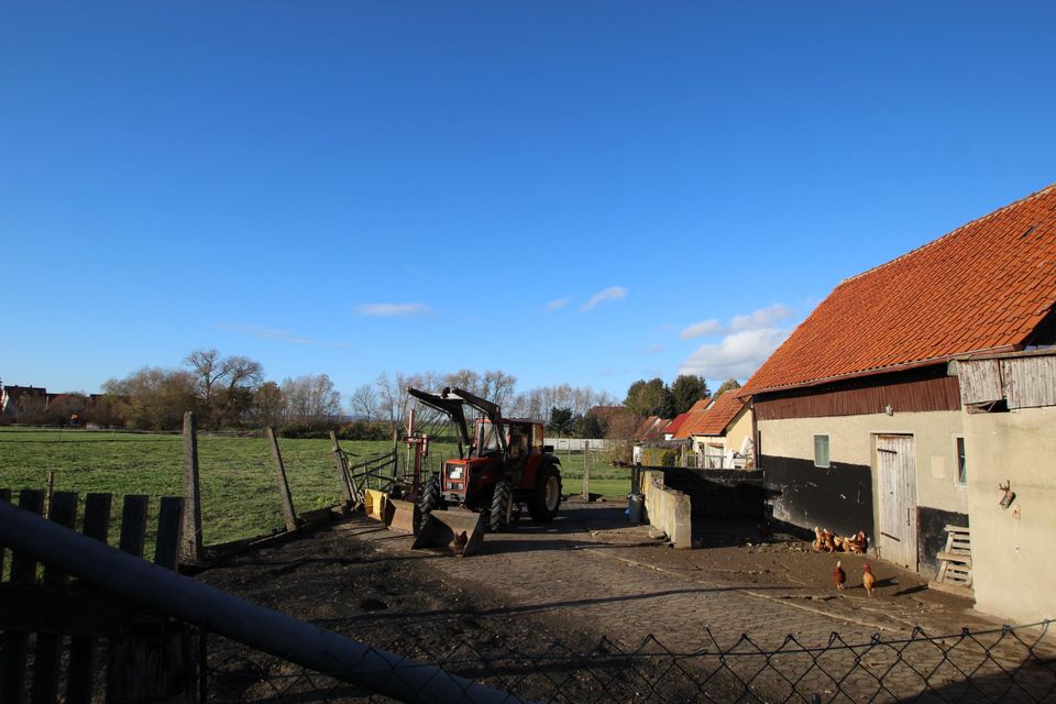 Zweifamilienhaus, 2 Garagen u. großer Stall - ideal für Pferdehaltung-7 km von EINBECK entfernt in Einbeck