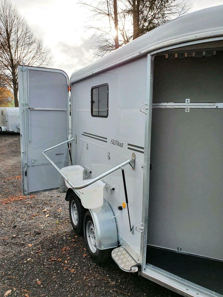 Fautras Oblic +2 Pferdeanhänger mit Frontausstieg Schrägsteller in Göttingen