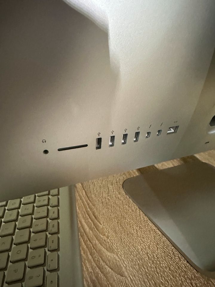 Defekter Apple iMac 21,5 zoll late 2012 8GB ram 256GB SSD in Oranienburg