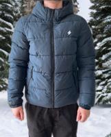 Superdry Winterjacke Gr.M dunkelblau Steppjacke Jacke wattiert Bayern - Riedering Vorschau