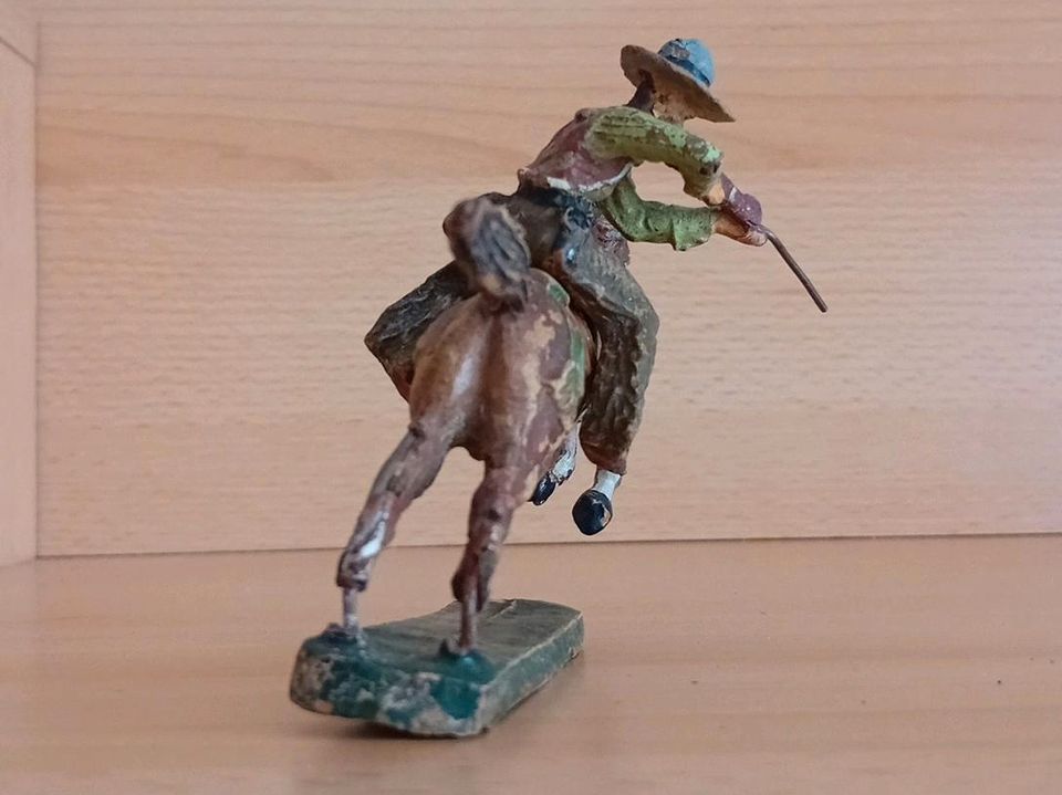 Elastolin⚜️Pferd springend mit Cowboy Reiter Masse Figur Spielzeu in Lengenfeld Vogtland