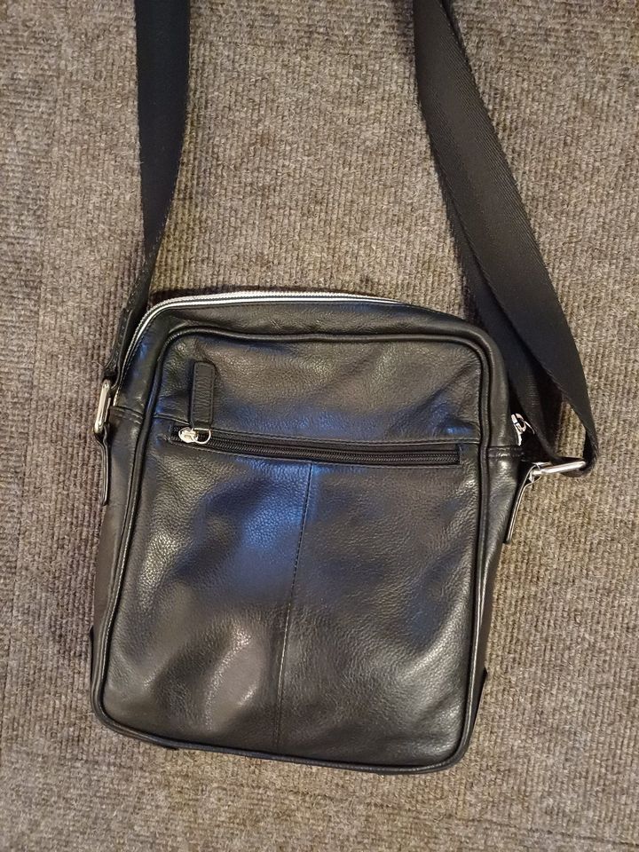 Leder-Tasche schwarz unisex in Trier