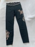 H&M Sportleggings Schwarz mit Rosafarbenen Blumenemblem Gr M Hessen - Eschborn Vorschau