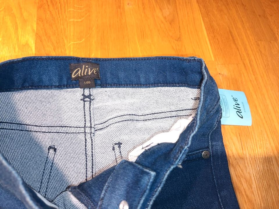 Jeans alive 146 NEU blau in Kaarst