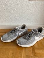 Graue Sneaker Köln - Weidenpesch Vorschau