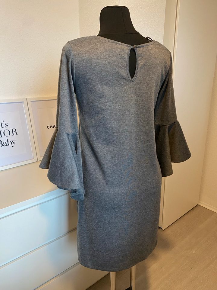 Damen Kleid grau in Krefeld