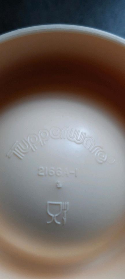 Tupperware Eierbecher mit Deckel in Bitburg