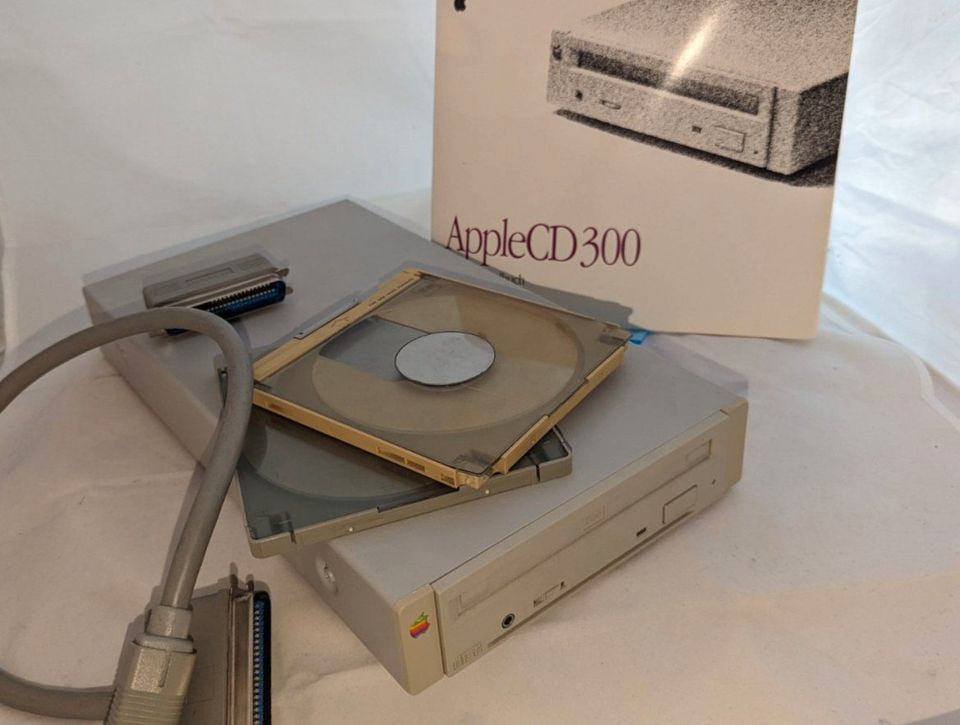 APPLE CD 300 externes CDROM SCSI retro vintage in Fürstenfeldbruck