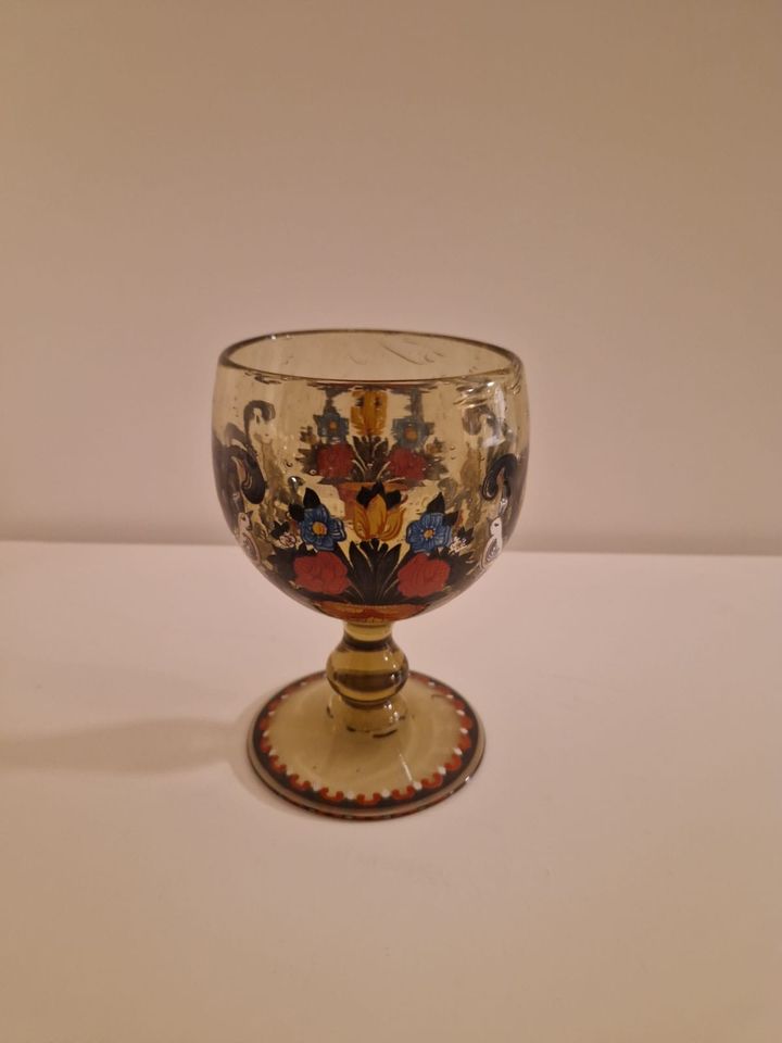 Wunderschönes altes handgemaltes Glas aus Omas Schatzkammer in Wehrheim