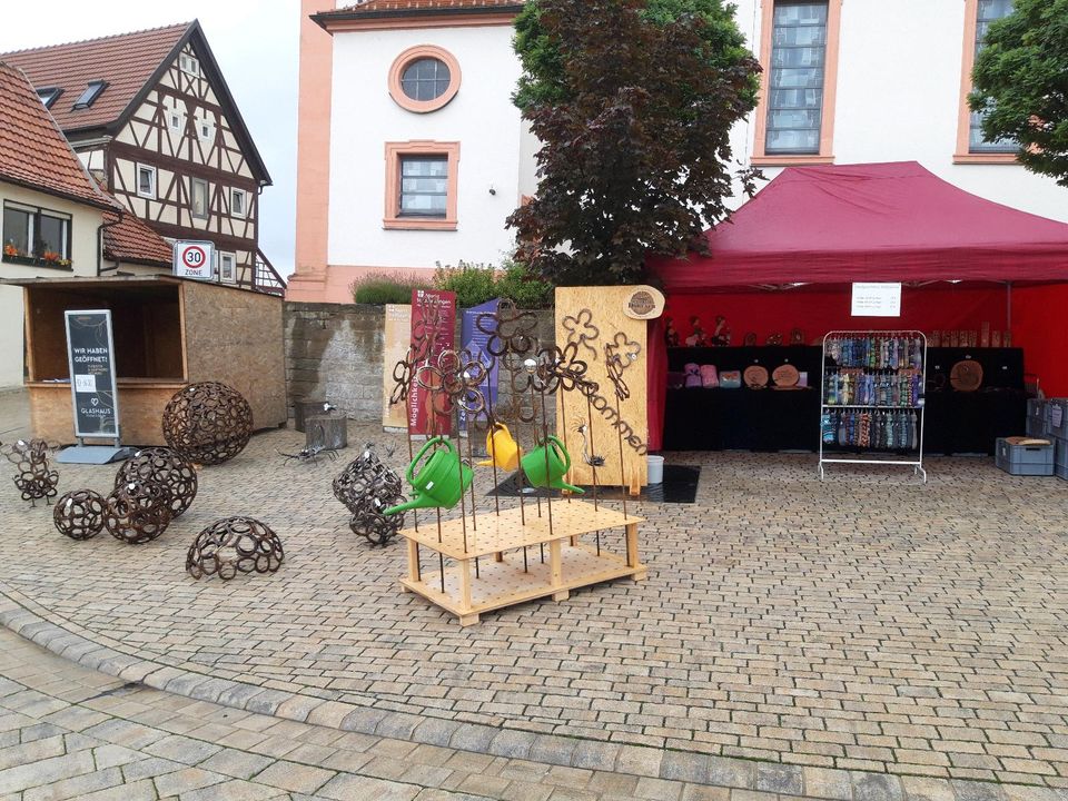 Hufeisen Kunsthandwerk Kugeln Blumen Garten Dekoration Deko in Poppenhausen