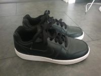 Nike Schuhe Damen Leder gr. 38 top Zustand Nordrhein-Westfalen - Alsdorf Vorschau