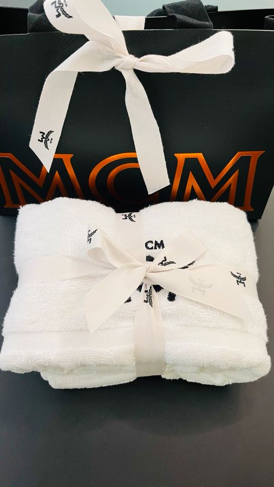 MCM Handtuch Towel Barrys Exclusive Limited Spa Fitness Sport in Berlin
